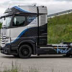 Daimler Aims to Build Hydrogen-Fueled Long-Haul Trucks