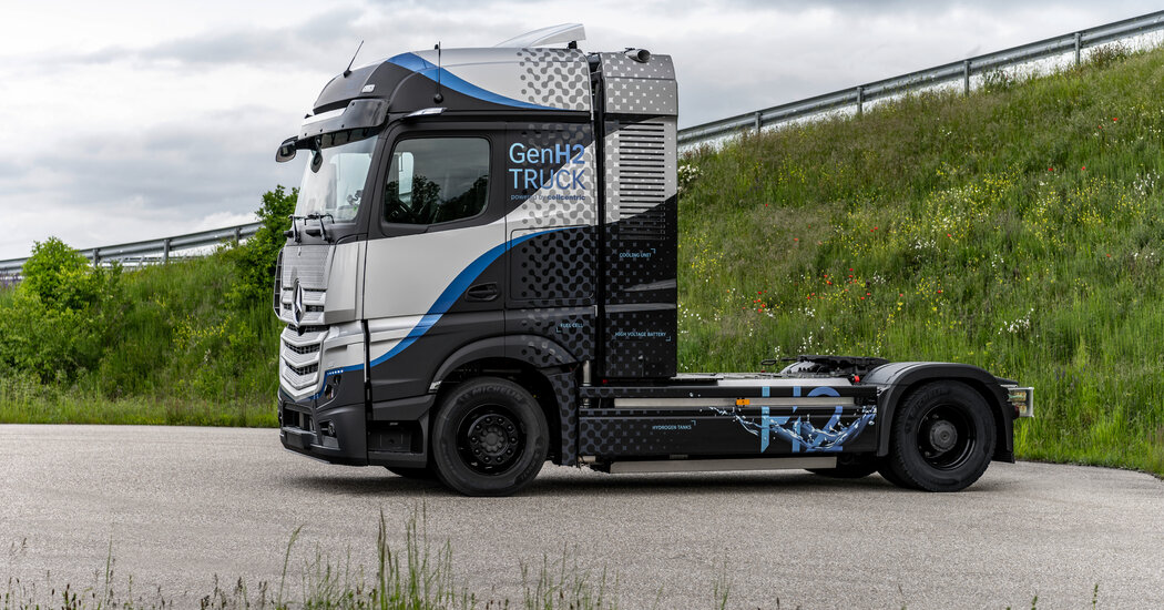 Daimler Aims to Build Hydrogen-Fueled Long-Haul Trucks