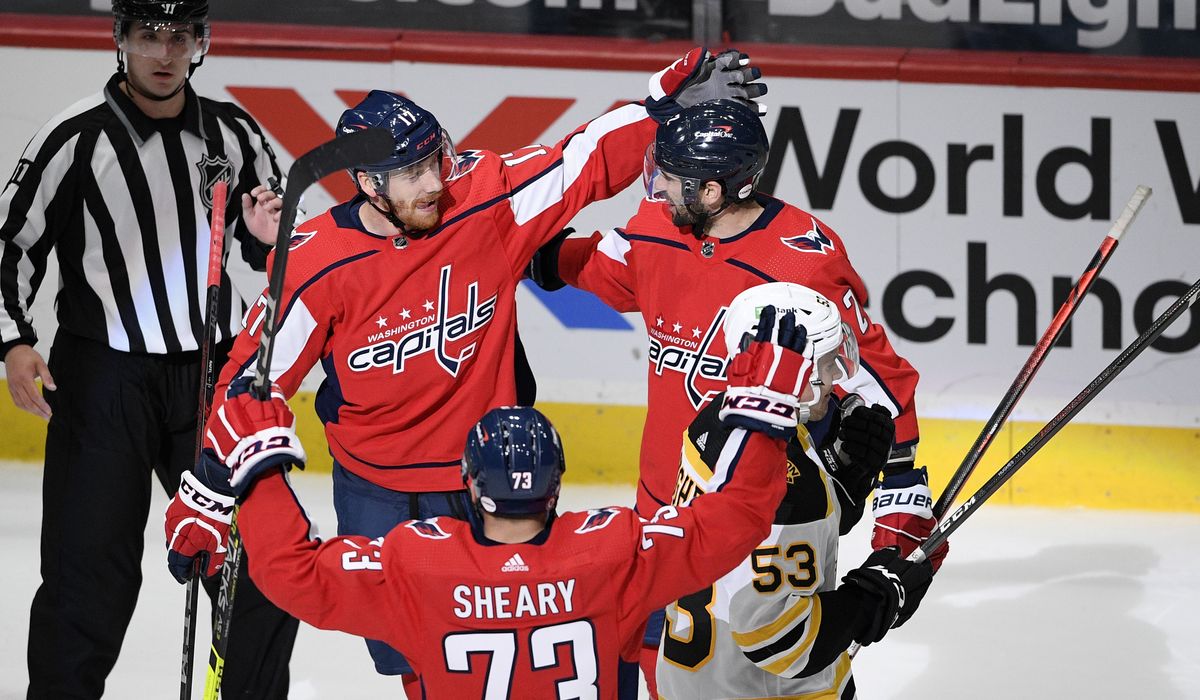 Michael Raffl’s late goal pushes Capitals past Bruins, 2-1