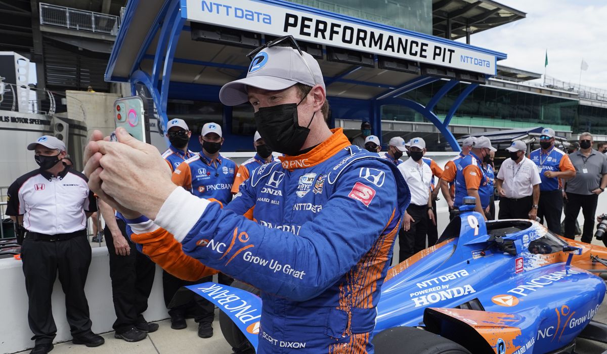 Scott Dixon slams brakes on youth movement with Indy 500 pole