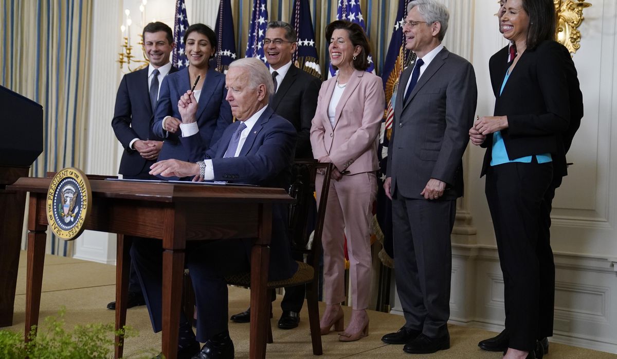 Biden signs competition order targeting big business