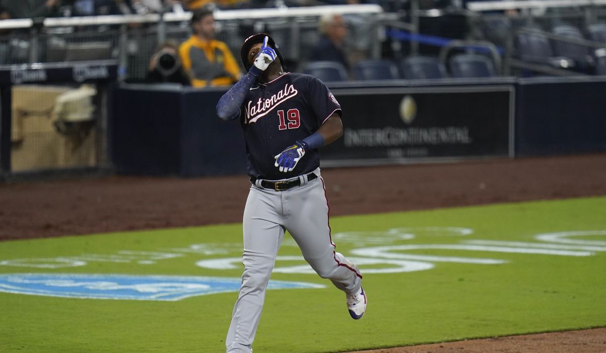 Josh Bell heats up at the plate for Nationals