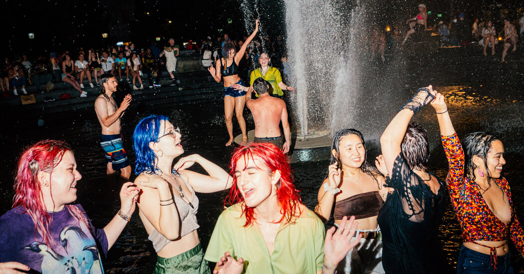 Nearly 50 Times Journalists Capture Nightlife in New York