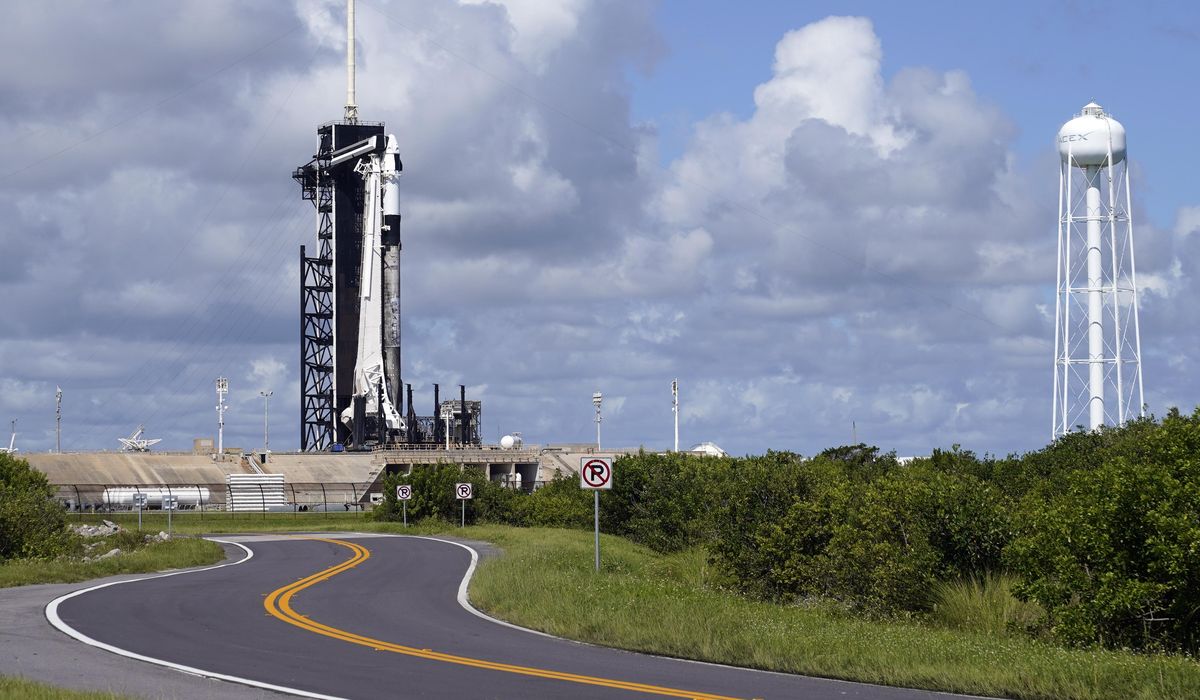 SpaceX aiming for night launch of 4 on 1st private flight