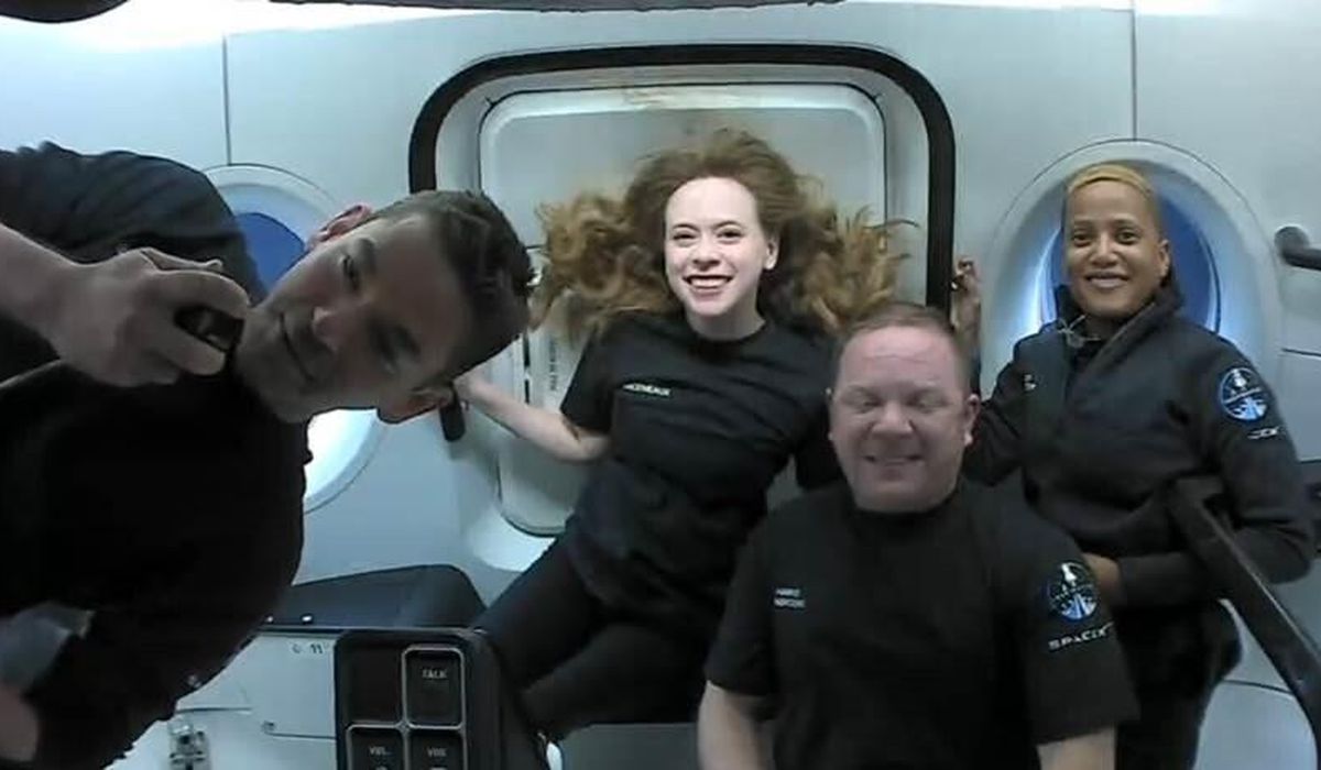 SpaceX’s 1st private crew motivates cancer kids from orbit