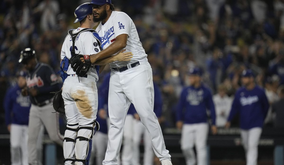 After slamming COVID-19 rules, Tritt to sing anthem at NLCS