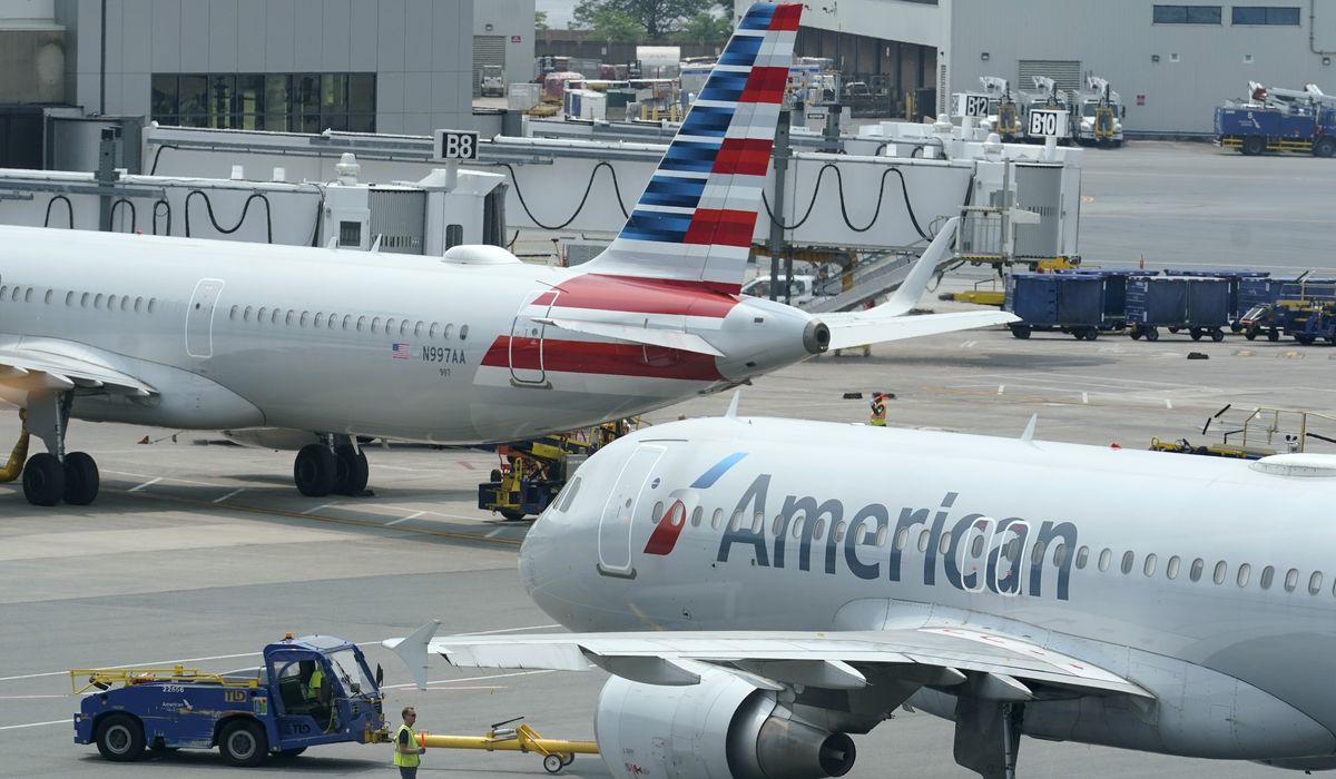 American Airlines, Southwest to follow federal COVID-19 vaccine mandate, defy Texas order