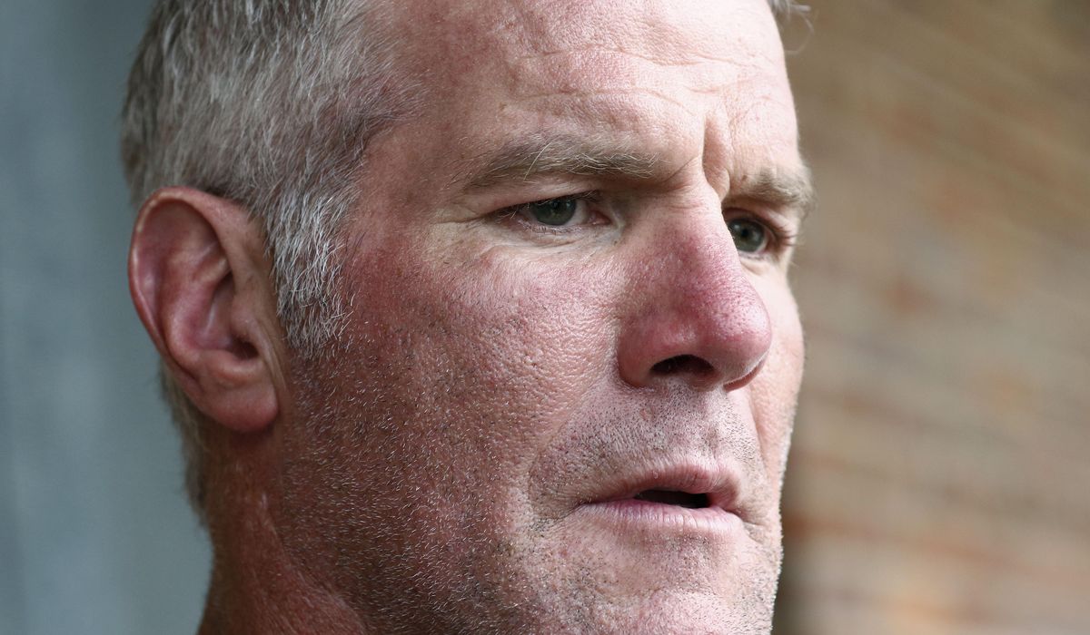 Brett Favre repays 0,000 in welfare money, auditor says