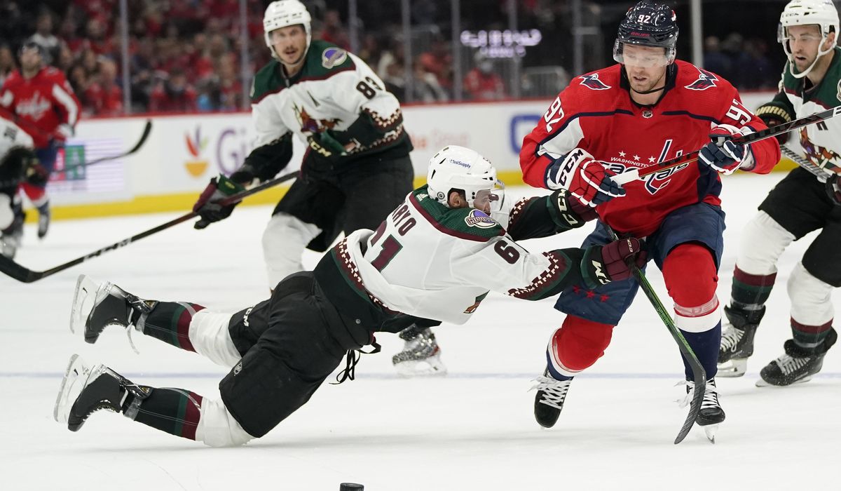 Capitals hand Coyotes 8th consecutive loss to start season