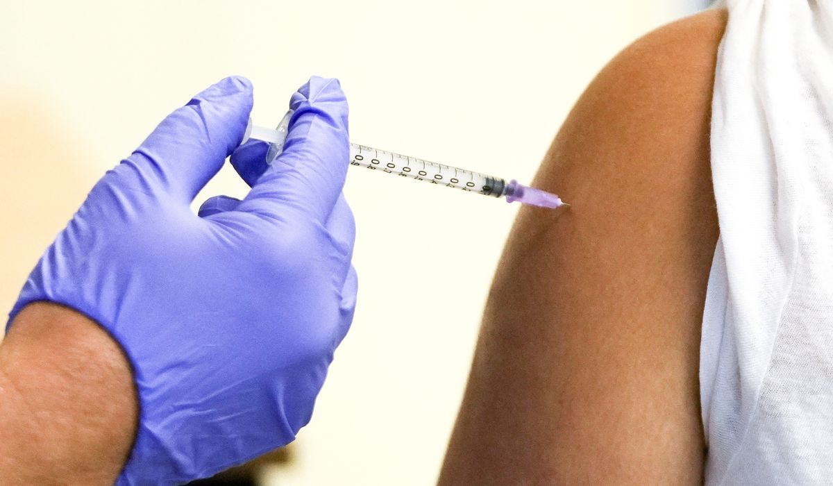 Colorado officials suspend clinic, urge revaccination for thousands