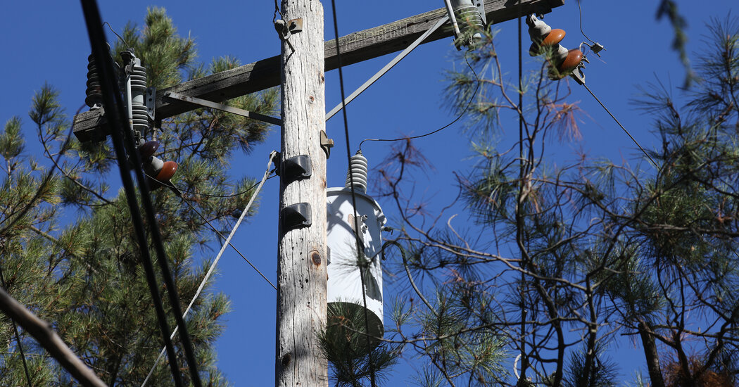 Old Power Gear Is Slowing Use of Clean Energy and Electric Cars