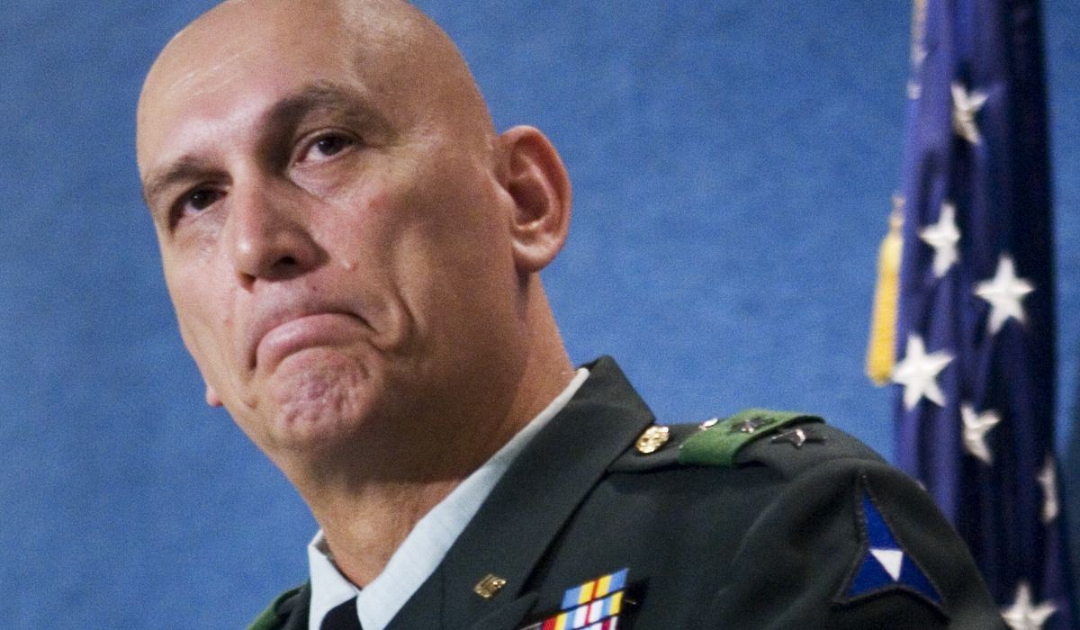 Raymond T. Odierno, Army general who commanded in Iraq, dies of cancer at age 67