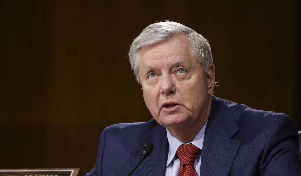 Sen. Lindsey Graham heckled by GOP audience over COVID-19 vaccine