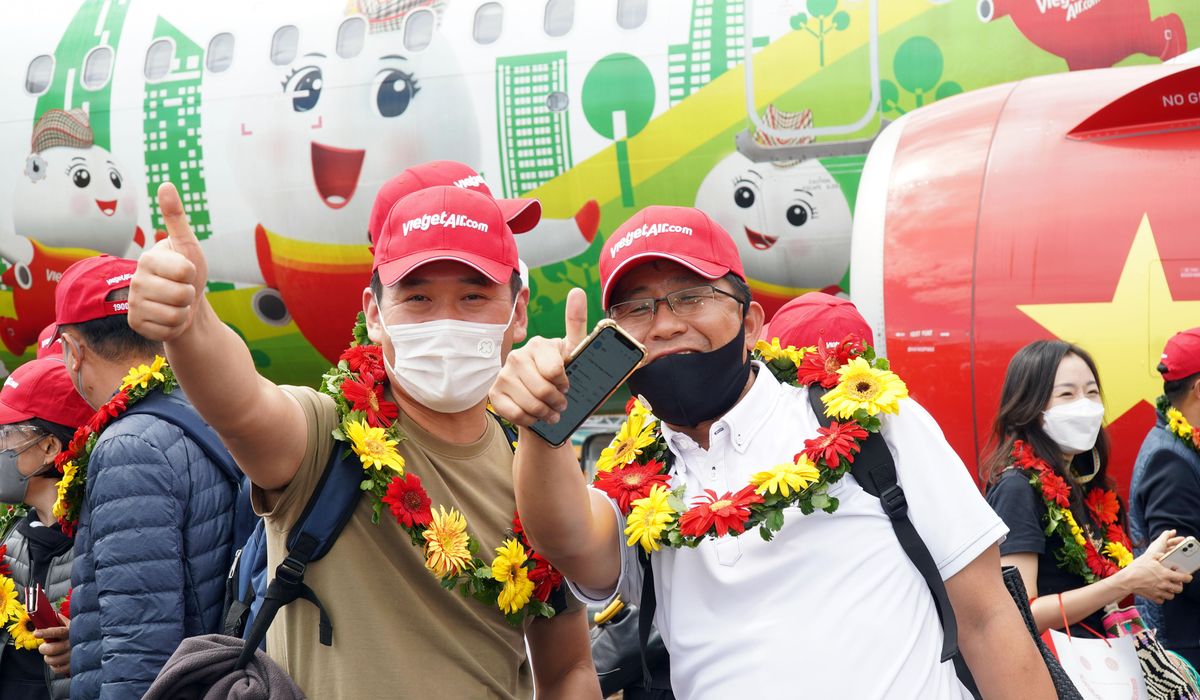 Vietnam welcomes 1st tourists to Phu Quoc island after 2 years