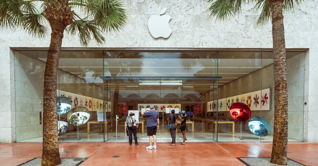 About 20 Apple Stores Are Now Closed as the Omicron Variant Surges.