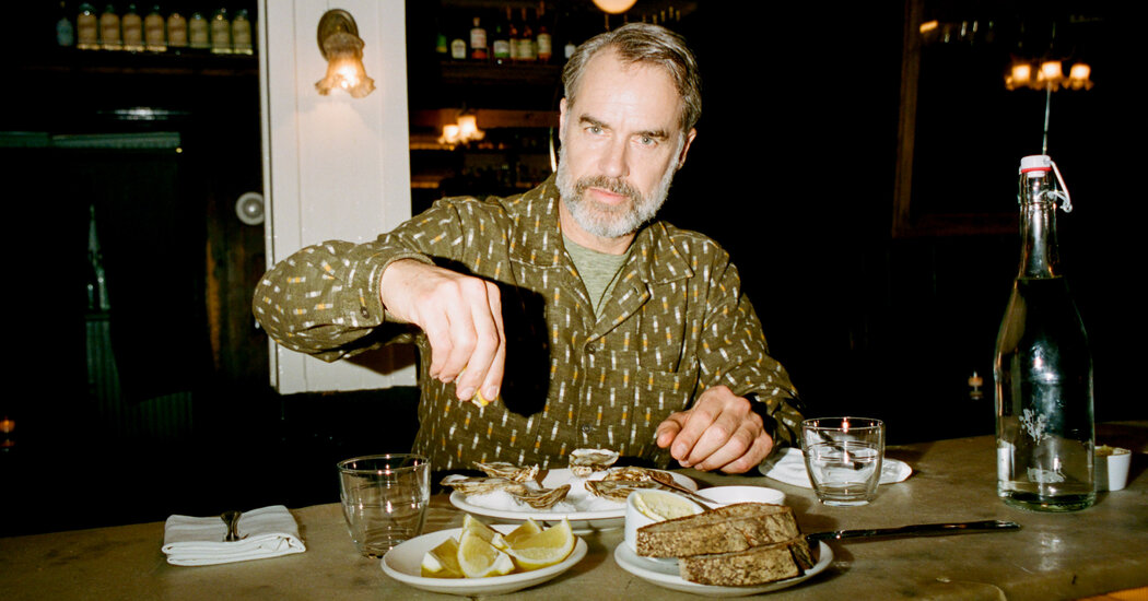 Murray Bartlett of ‘The White Lotus’ Shucks His Oyster