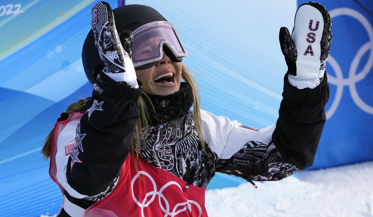 Chloe Kim turns in big 1st run, defends Olympic halfpipe title