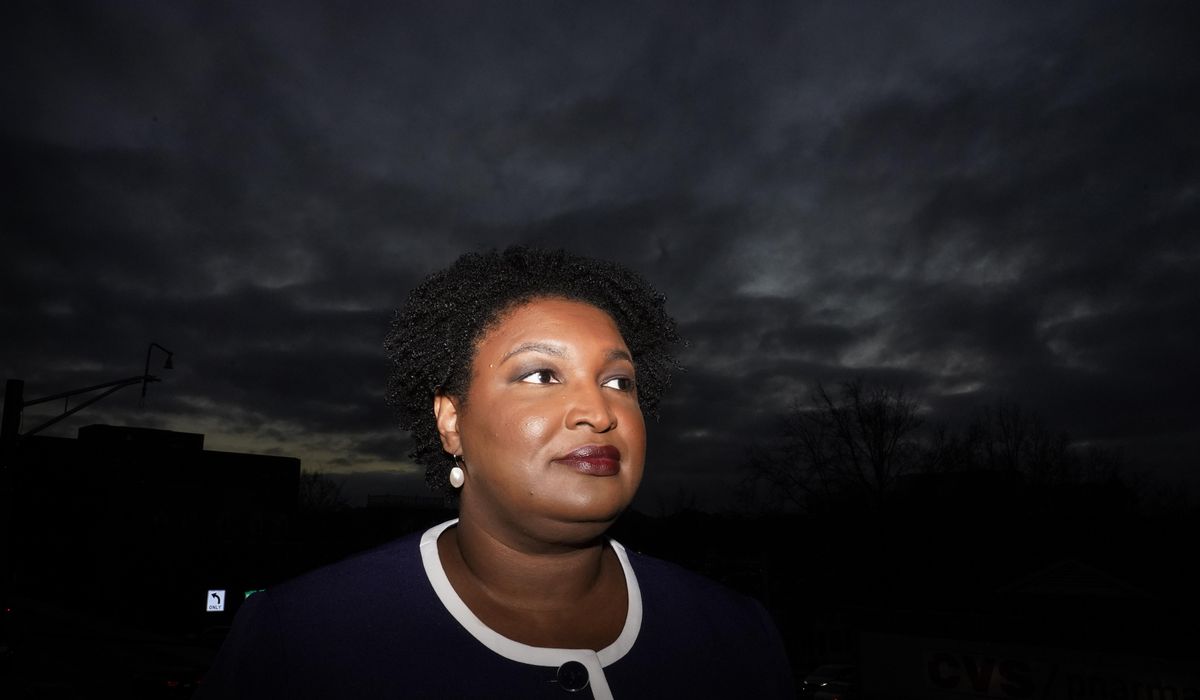 Stacey Abrams blasted for maskless photos at Georgia elementary school