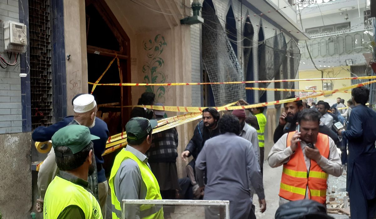 Bombing of Shiite mosque in Pakistan kills at least 45