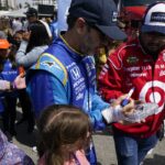 Jimmie Johnson plans to keep driving despite fractured hand